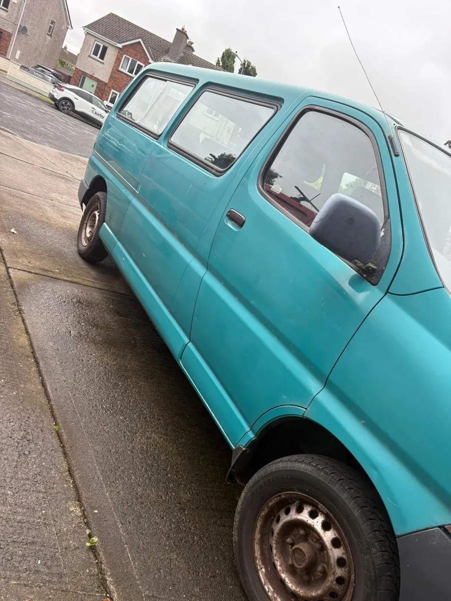 Toyota HiAce 1999 - Image 2