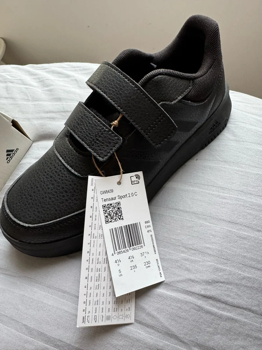 Boy school shoes ADIDAS UK 4.5 - Image 1