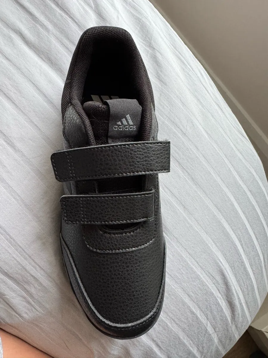 Boy school shoes ADIDAS UK 4.5 - Image 4