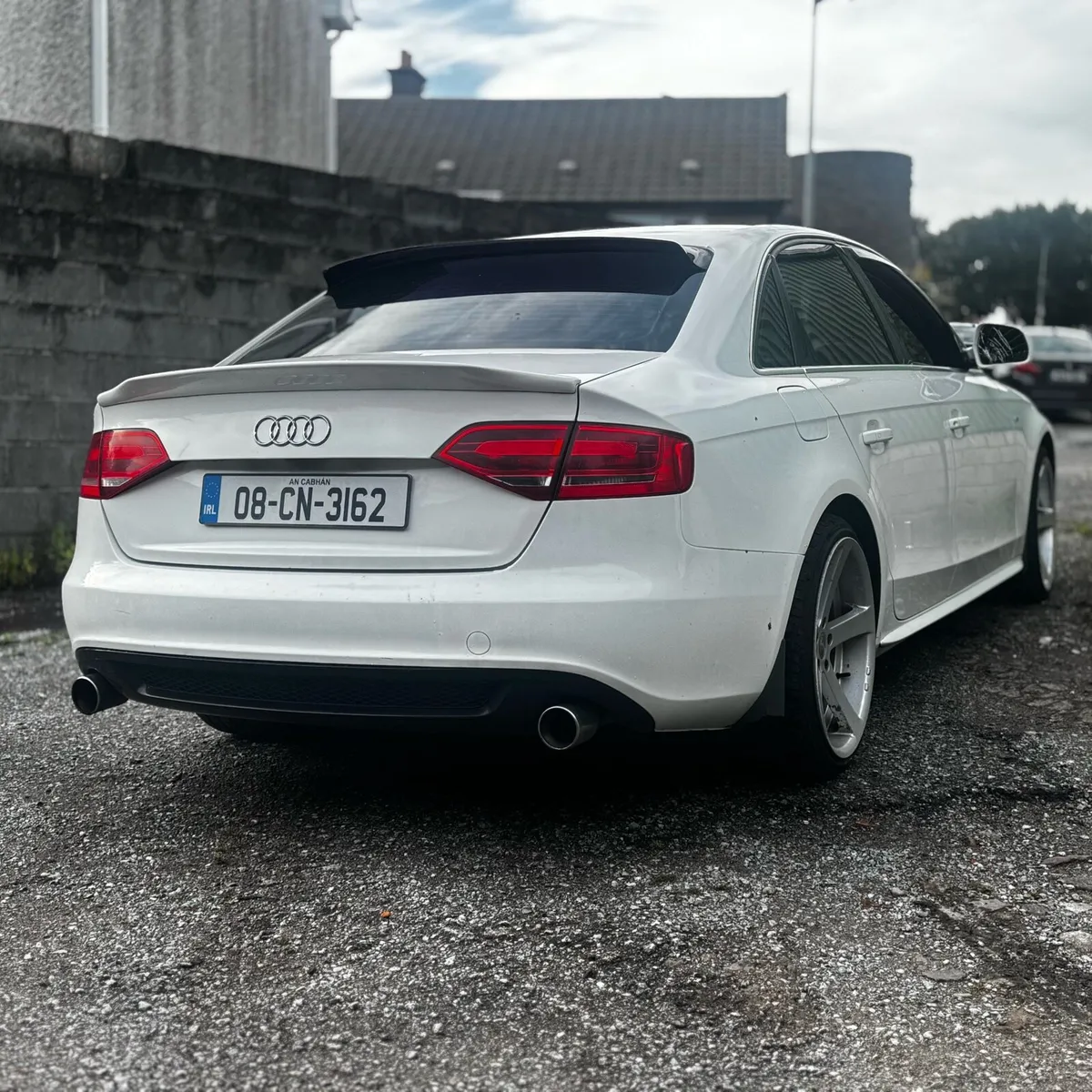 Audi A4 2.0TDI S-Line High Spec - Image 3
