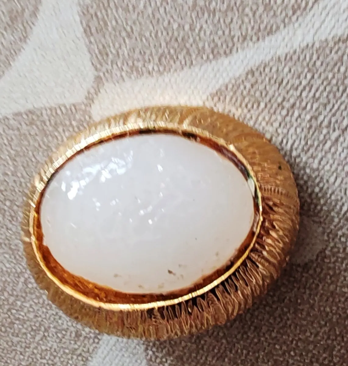 Vintage gold tone brooch - Image 2