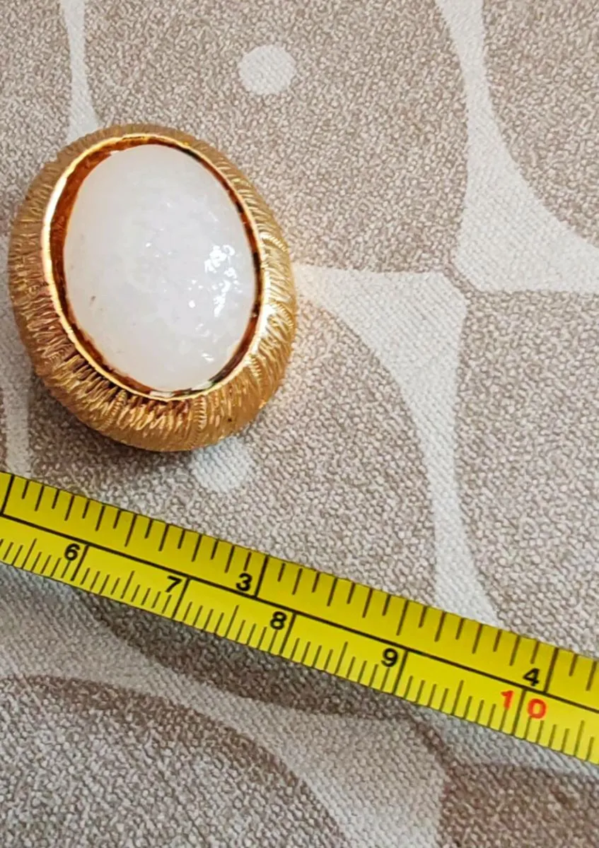 Vintage gold tone brooch - Image 3