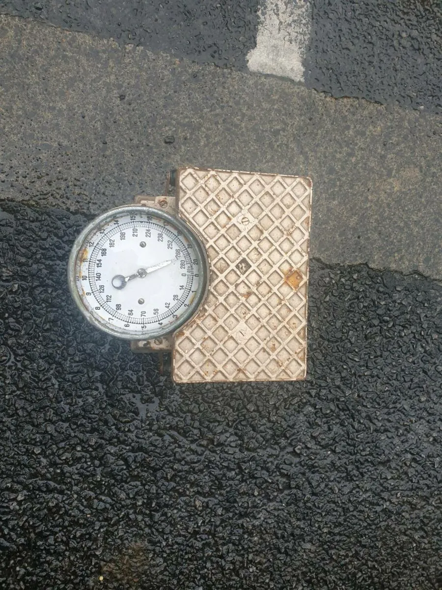 OLD SCALE - Image 1