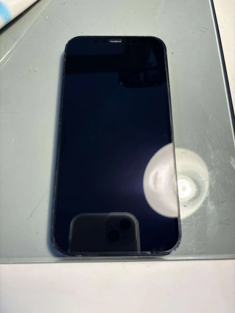 iPhone 12 - Image 2