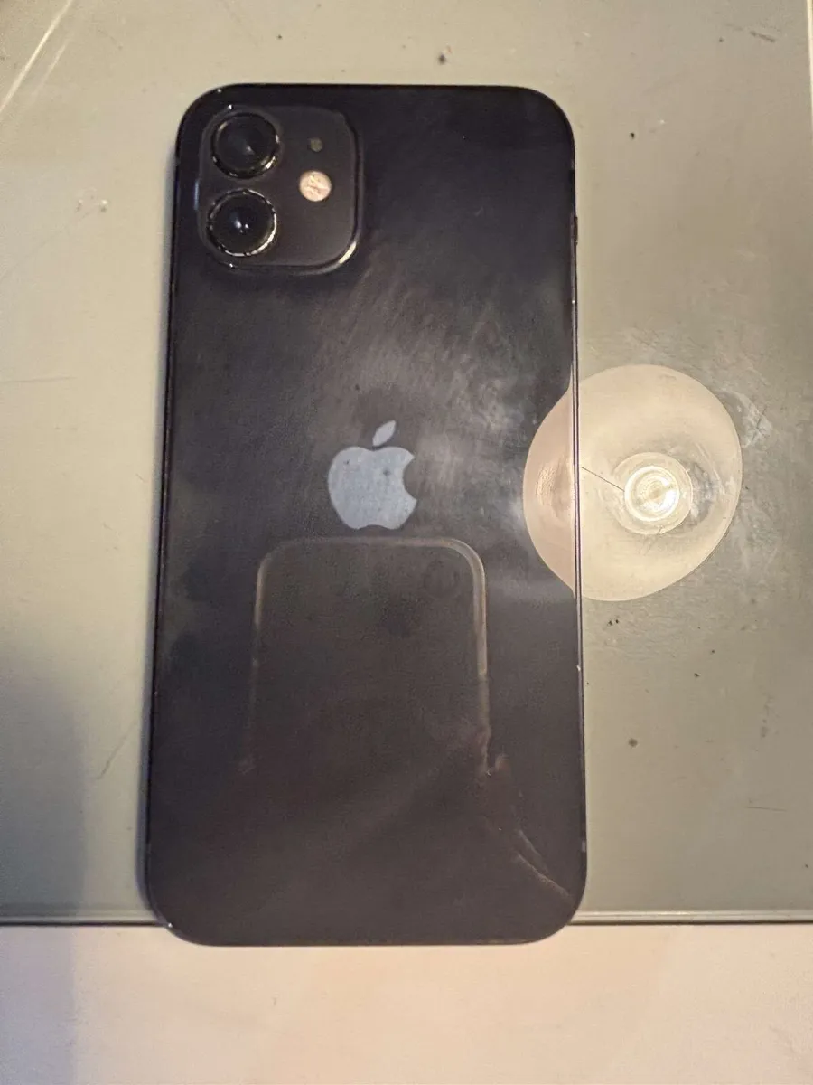 iPhone 12 - Image 3