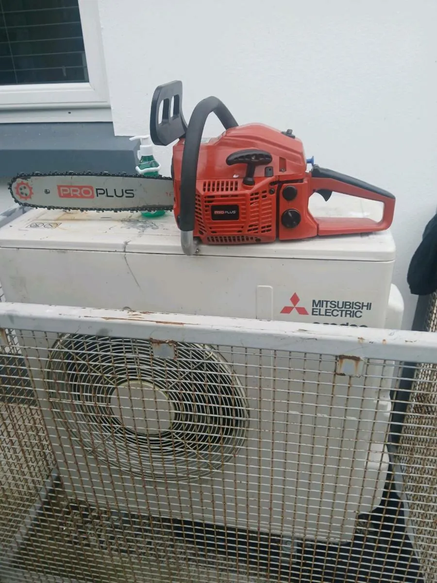chainsaw - Image 1