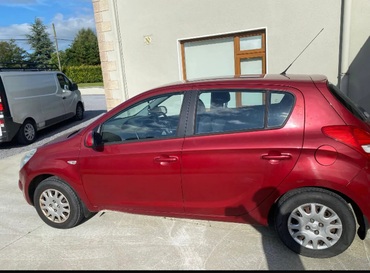 Hyundai i20 - Image 2