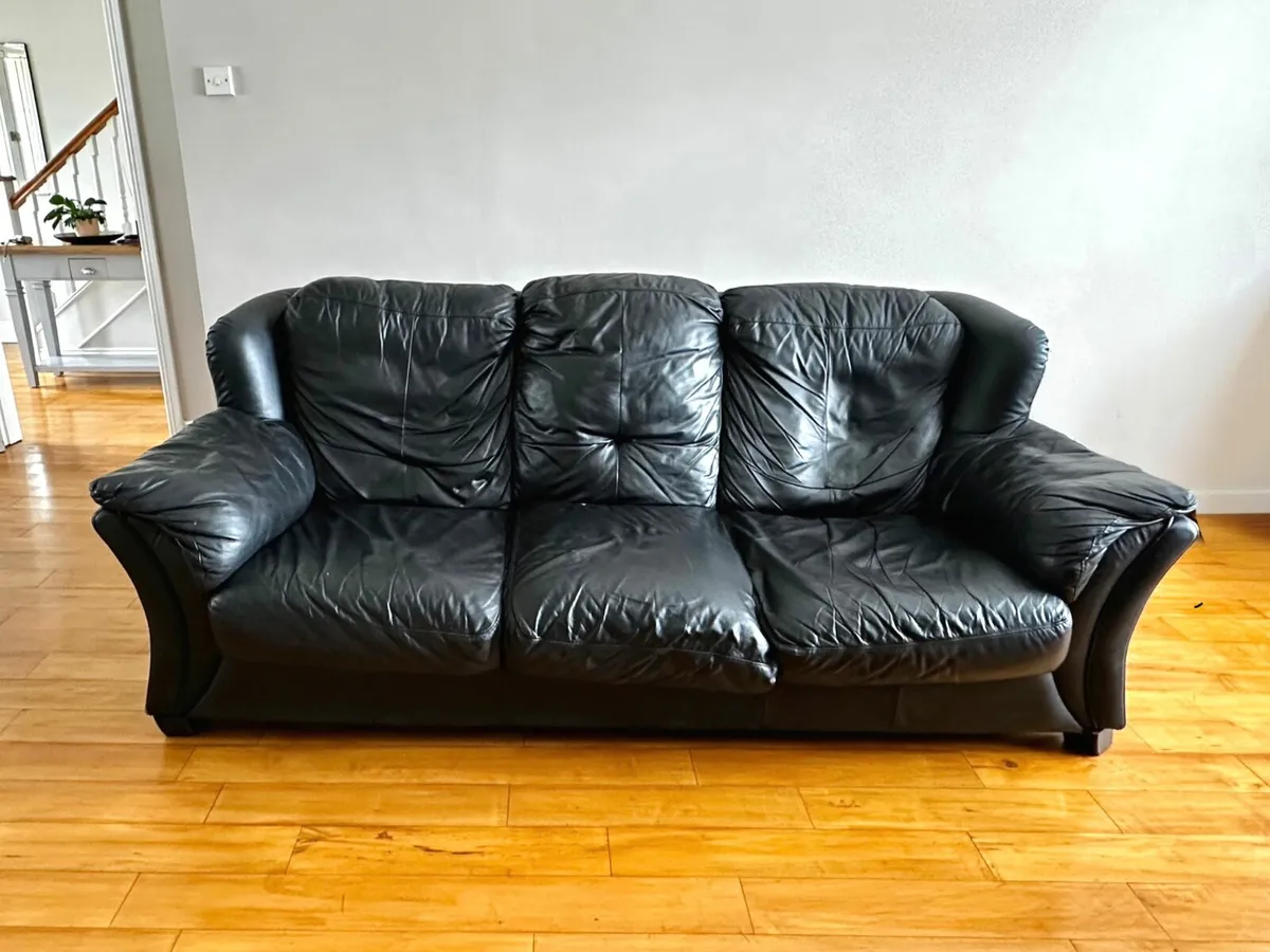 Leather couch & single chair - Image 1