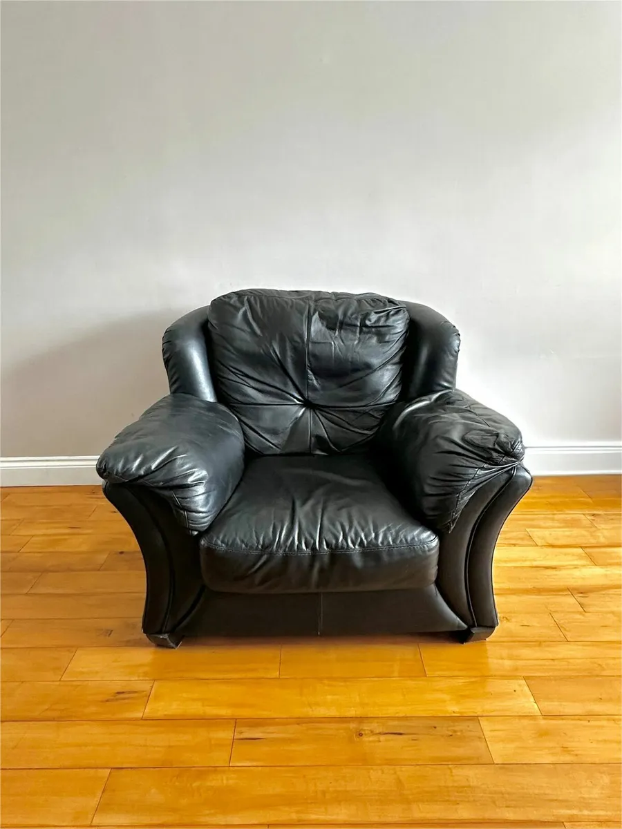 Leather couch & single chair - Image 2