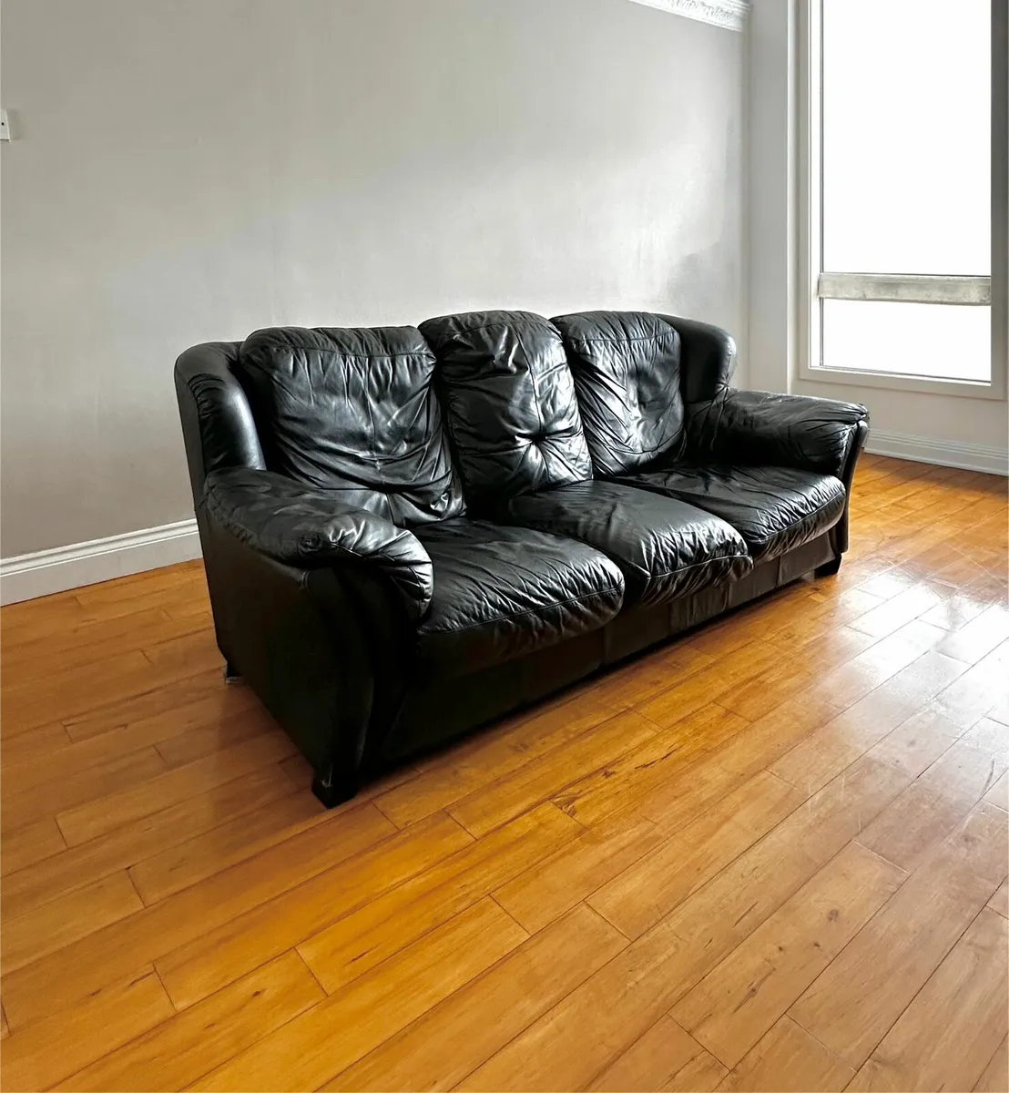 Leather couch & single chair - Image 3