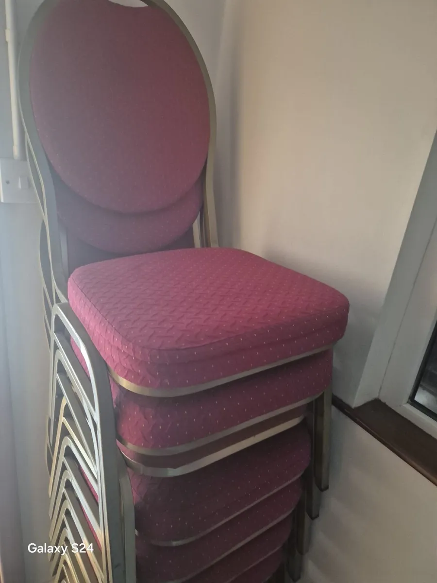 Chair hotel and churches - Image 3