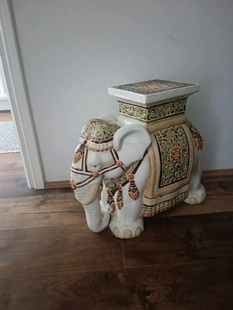 Beautiful Elephant, perfect condition. - Image 1
