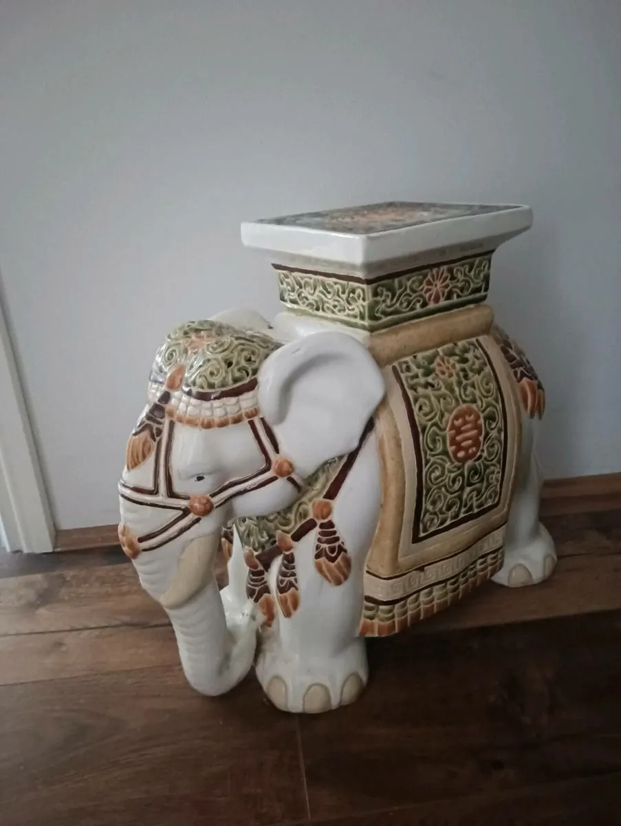 Beautiful Elephant, perfect condition. - Image 2