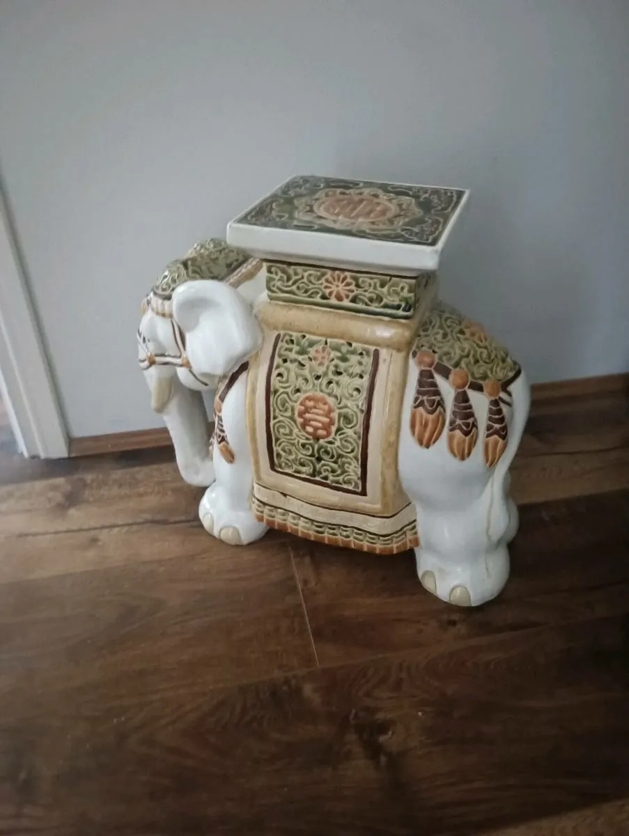 Beautiful Elephant, perfect condition. - Image 3