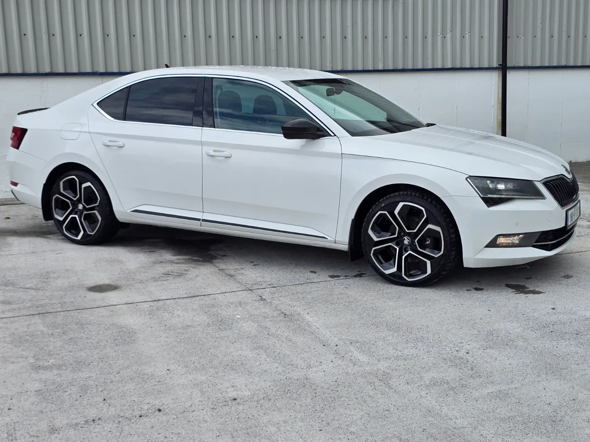 Skoda Superb 2016 2.0 150bhp Style with Sportline - Image 2