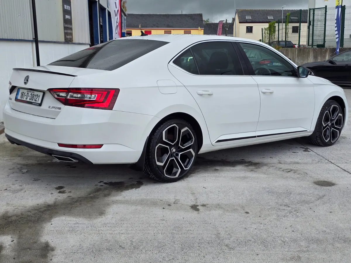 Skoda Superb 2016 2.0 150bhp Style with Sportline - Image 4