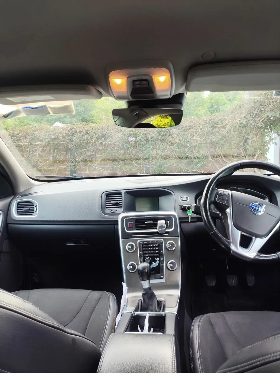 Volvo S60 2015 - Image 2