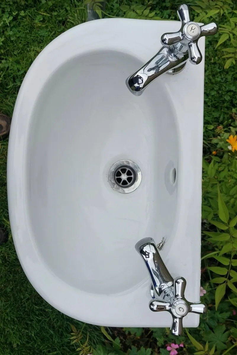 Sink and pedestal - Image 2