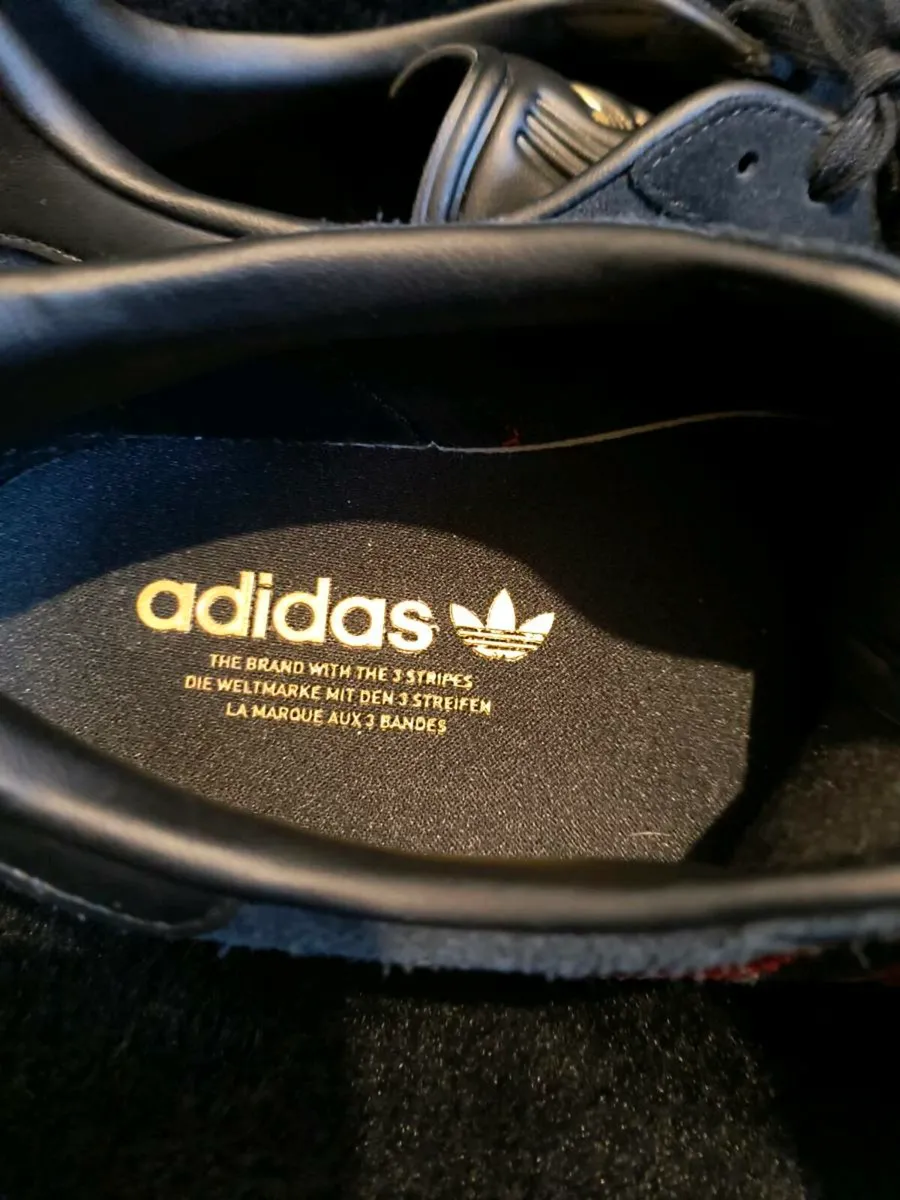 New Adidas Gazelle Trainers Dark Blue & Red stripe - Image 4