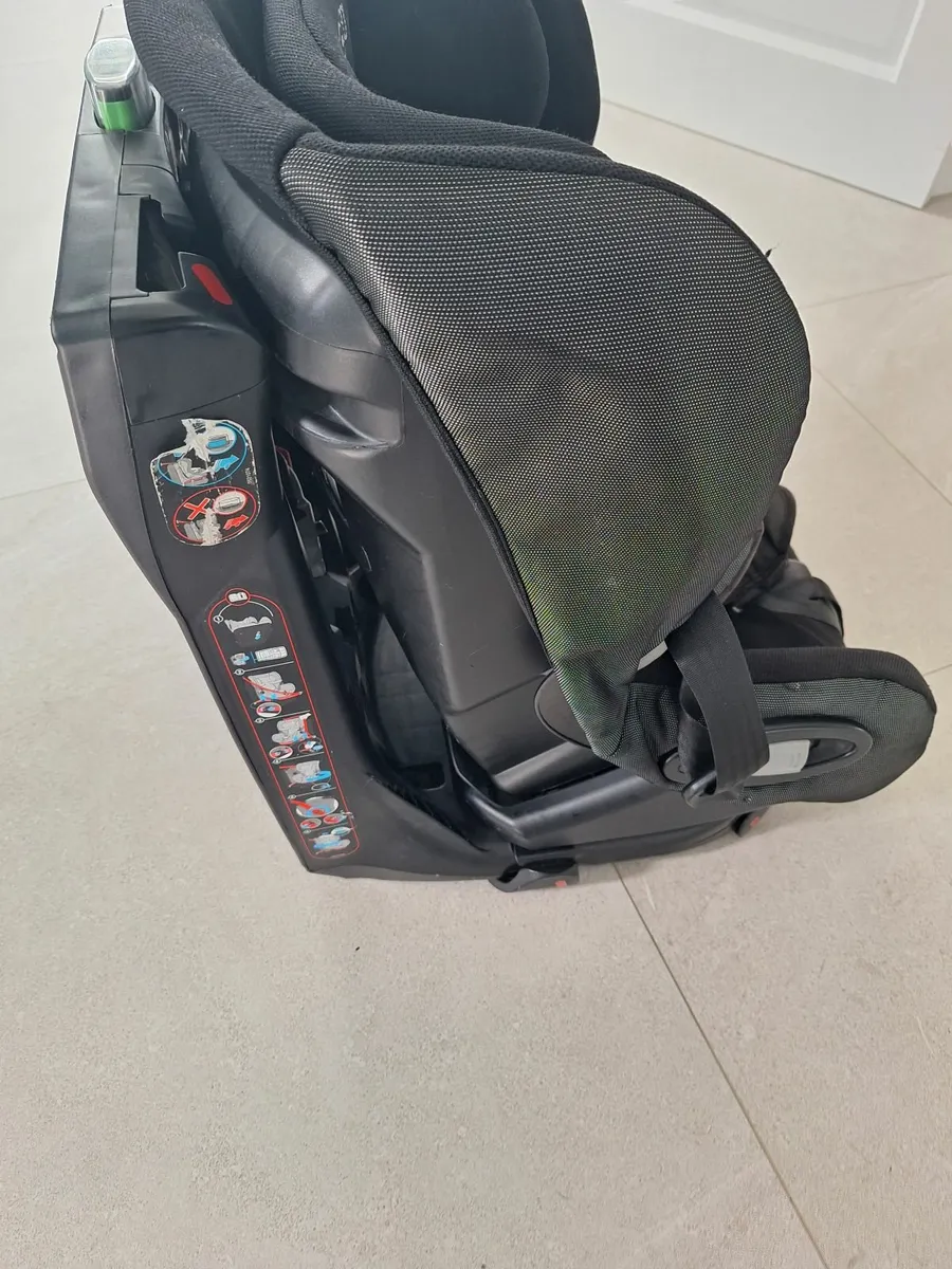 Childrens car seat - Image 2