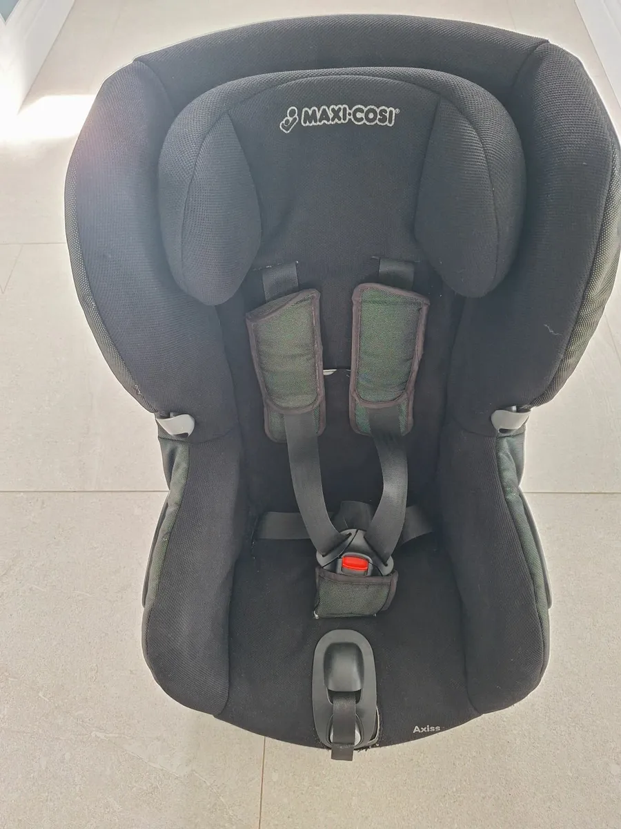 Childrens car seat - Image 1
