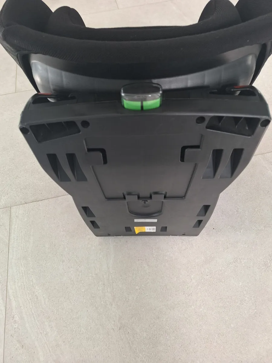 Childrens car seat - Image 4