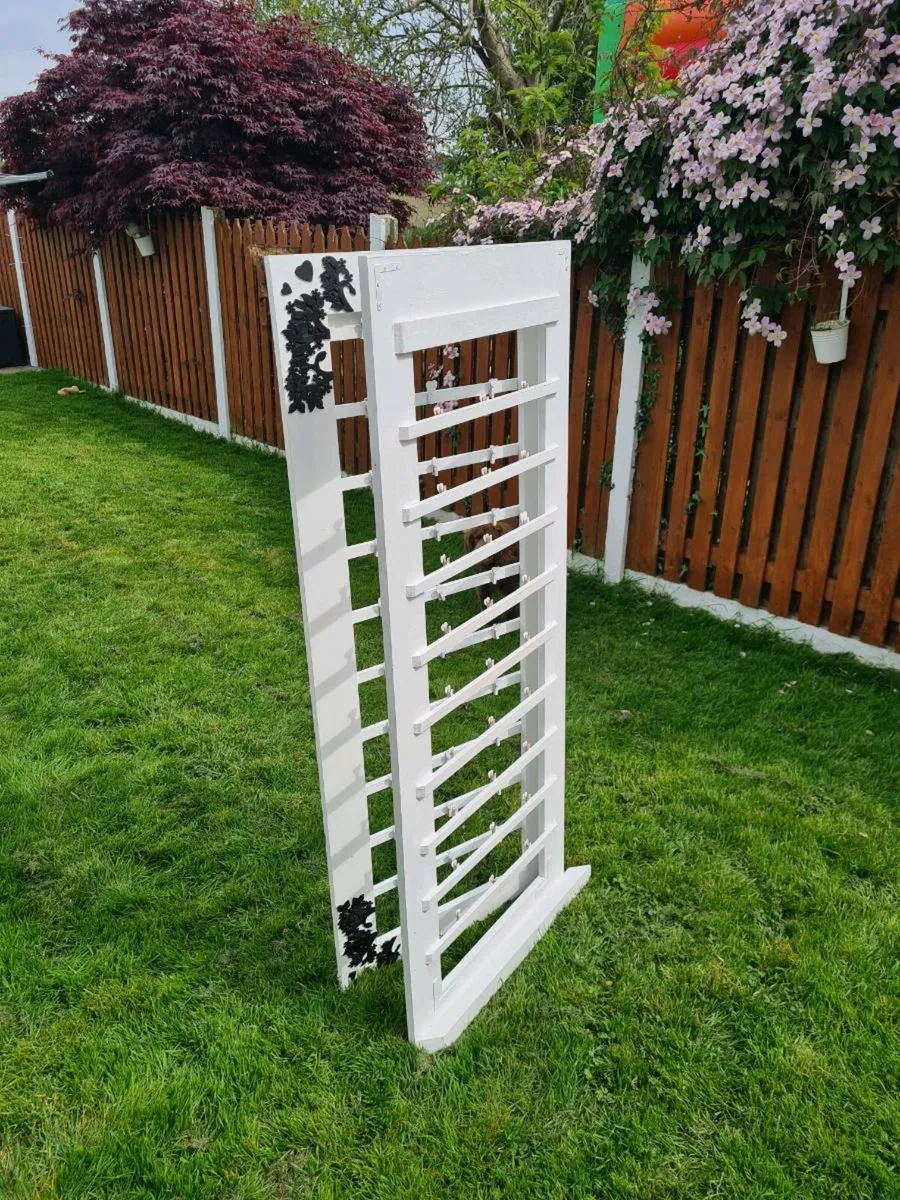 Crisp Wall Stand for Hire - Image 2