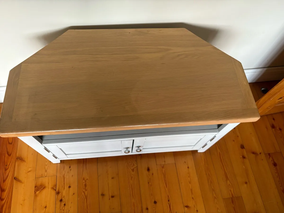 TV Unit - Image 3