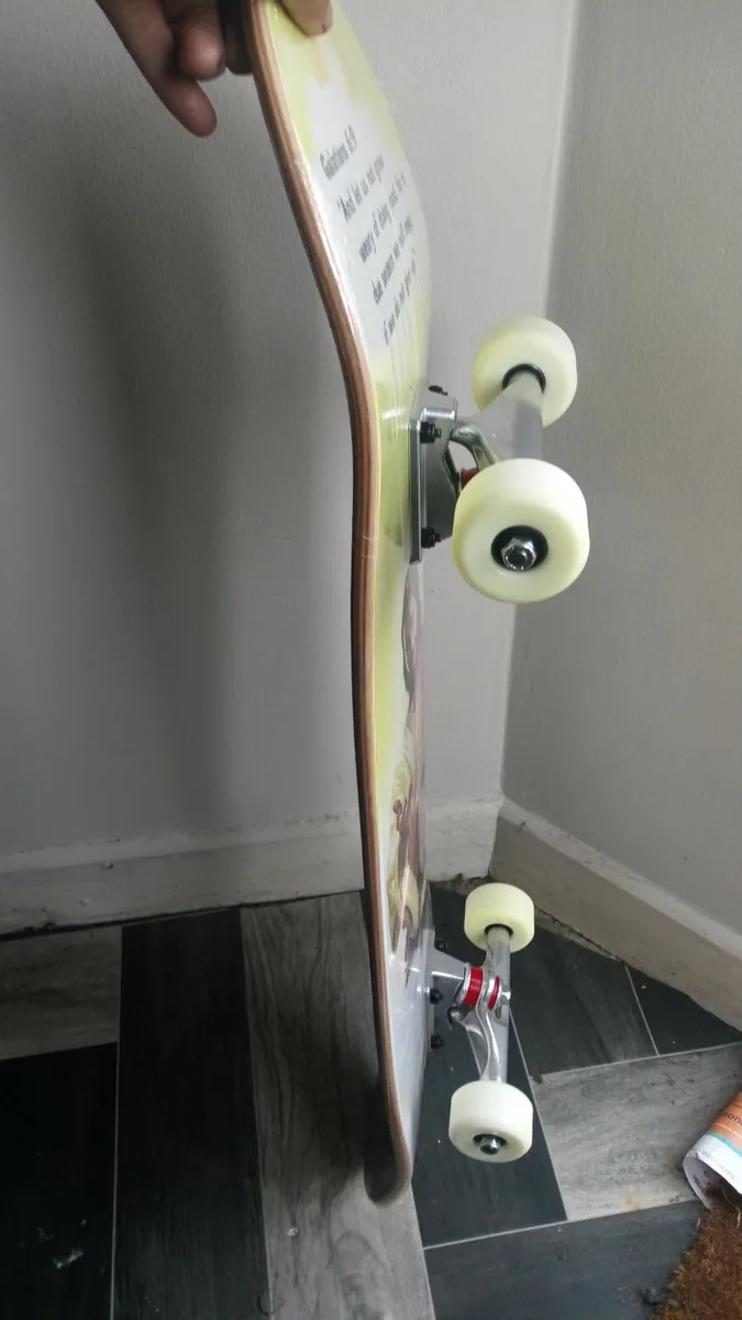 Skateboard - Image 2
