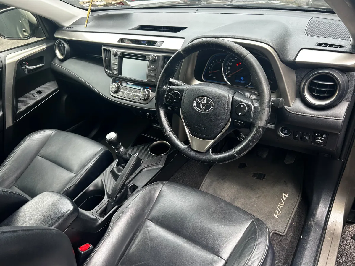 2015 TOYOTA RAV 4 2.0D4D SOL TOP SPEC - Image 4