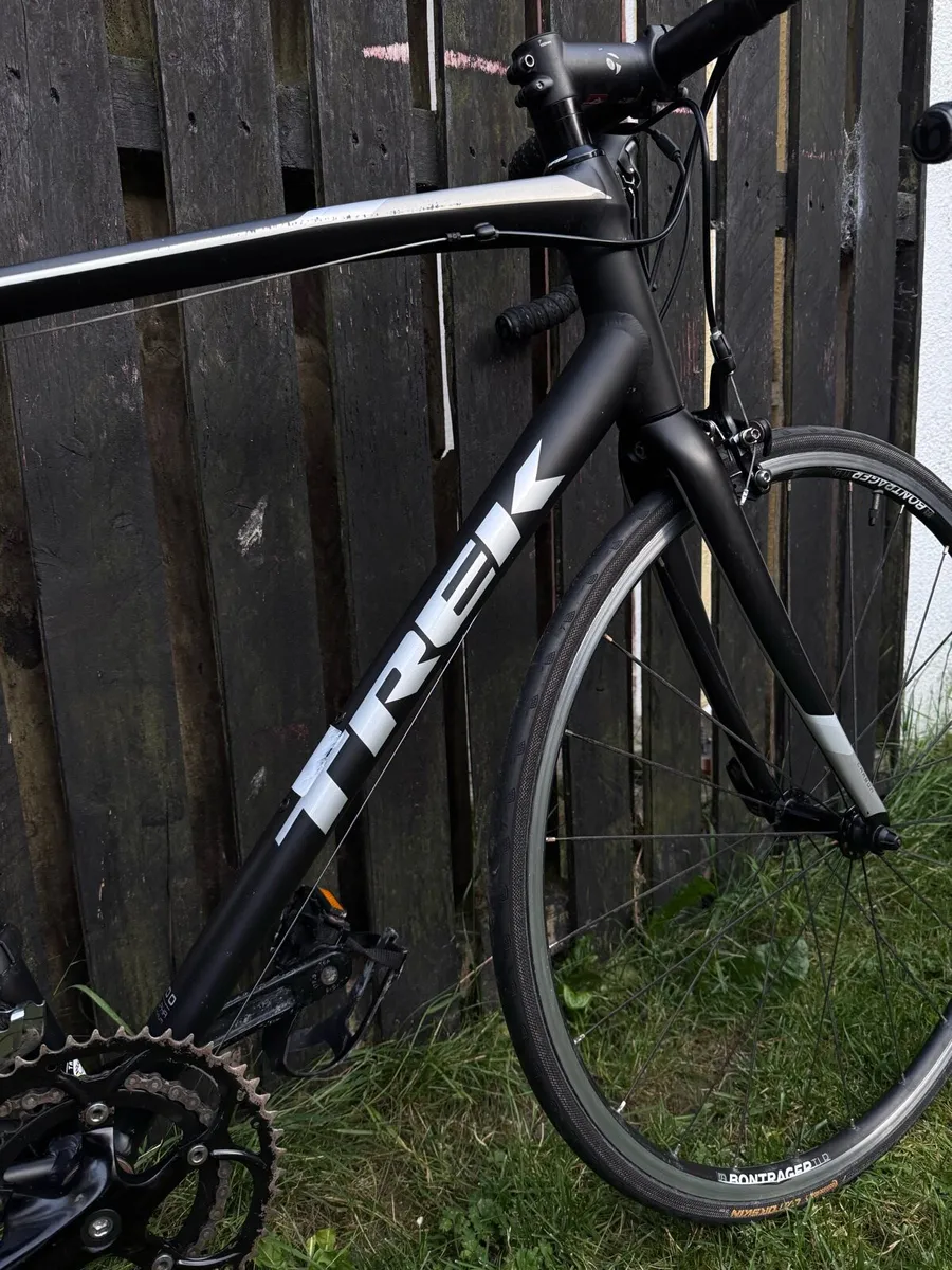 TREK Domane AL2 Carbon Fork road bike - Image 4