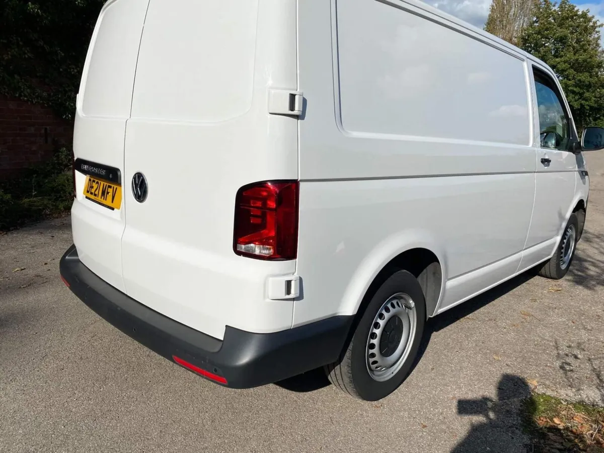 Volkswagen Transporter 2021 - Image 3