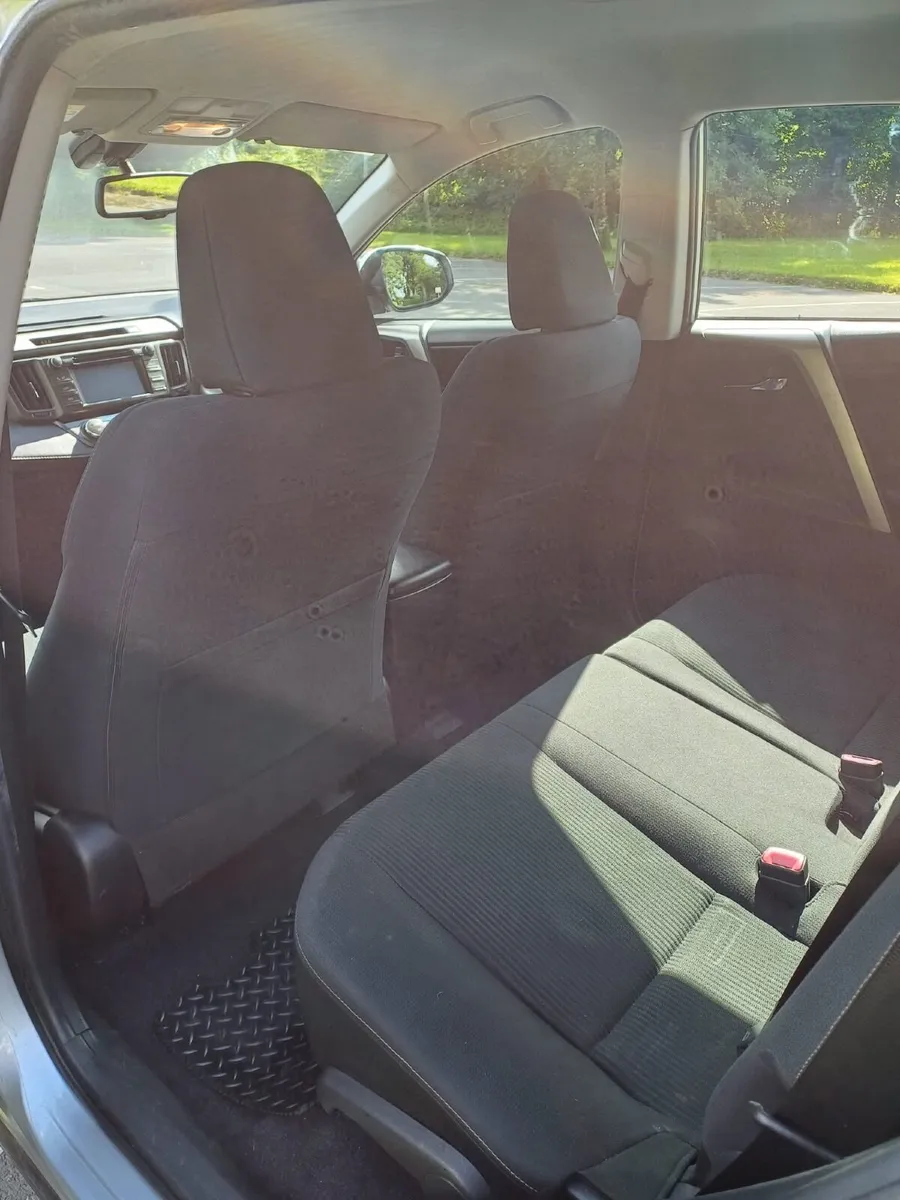 Toyota RAV4 2015 - Image 2