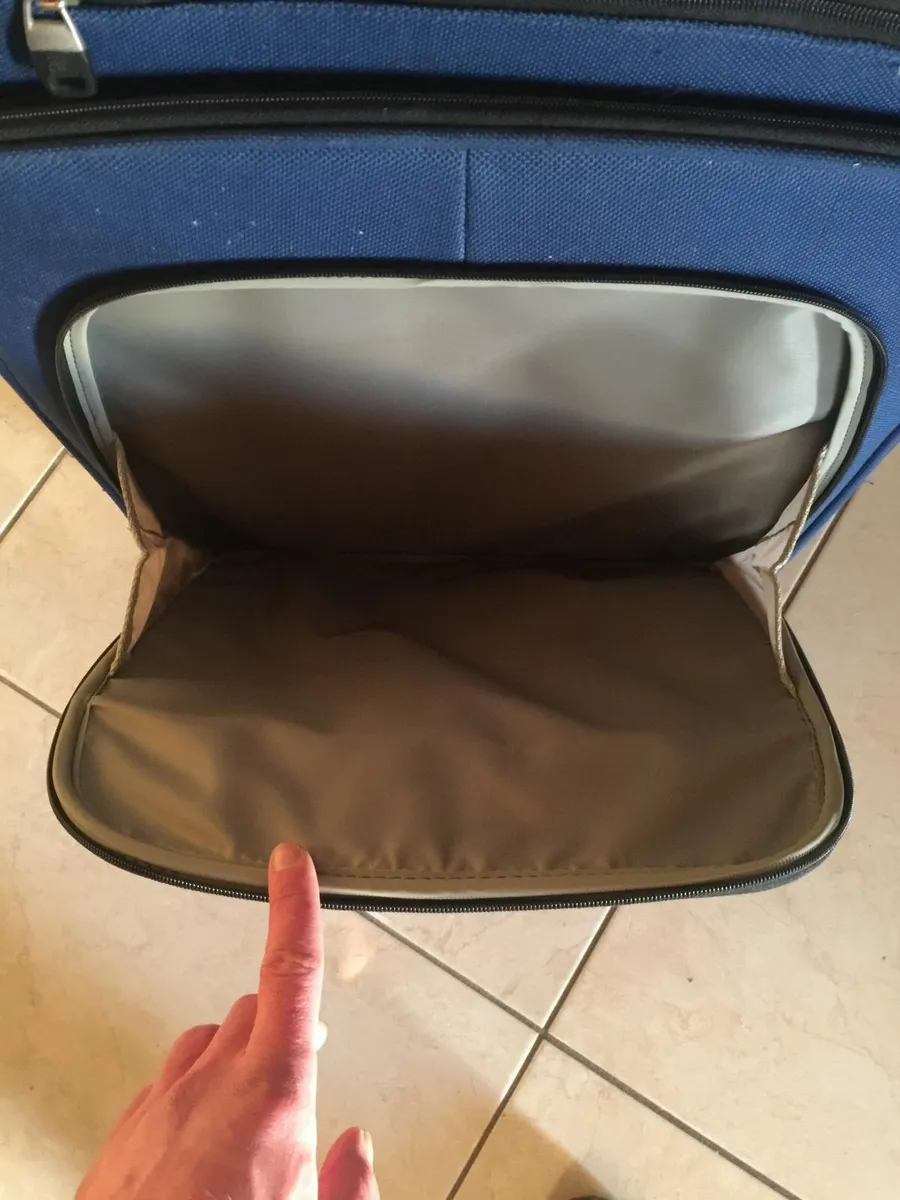 American Tourister suitcase - Image 3