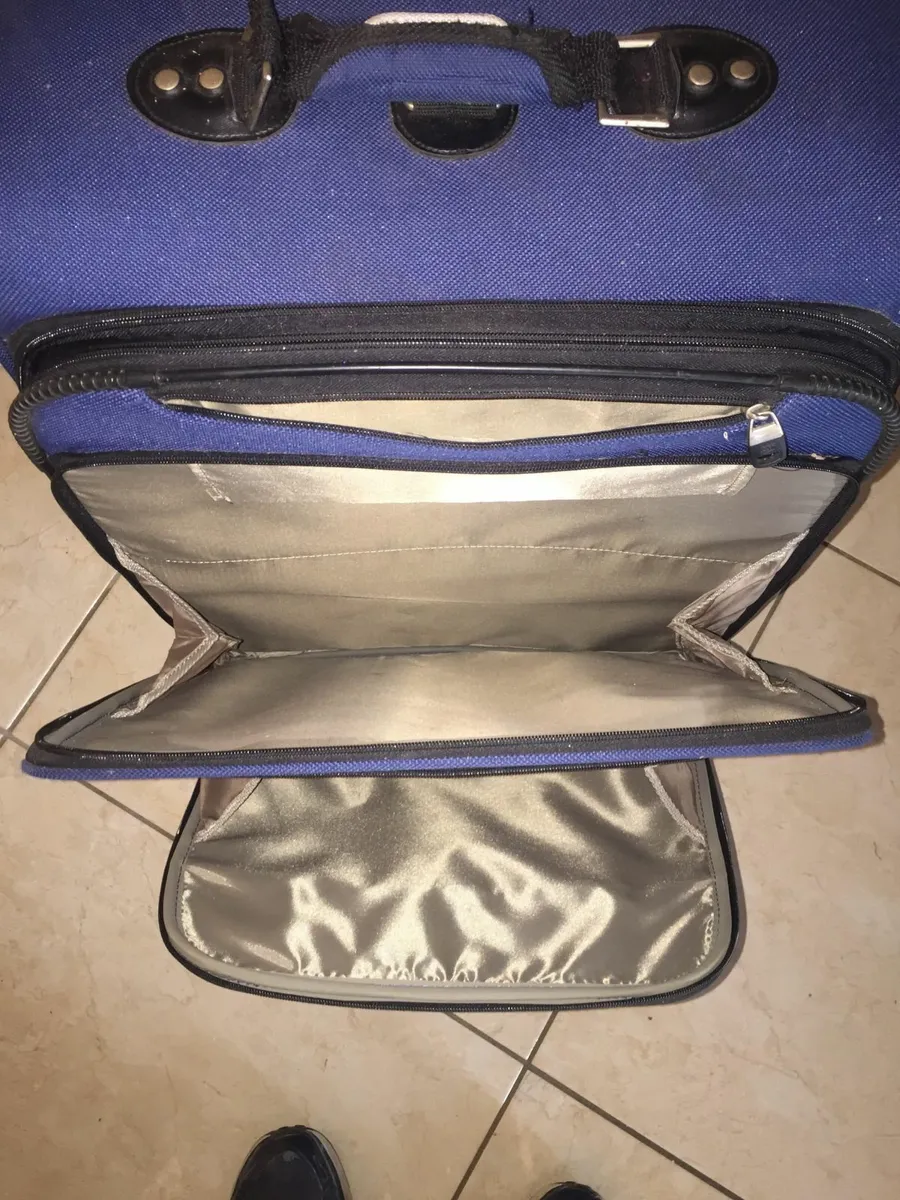 American Tourister suitcase - Image 4