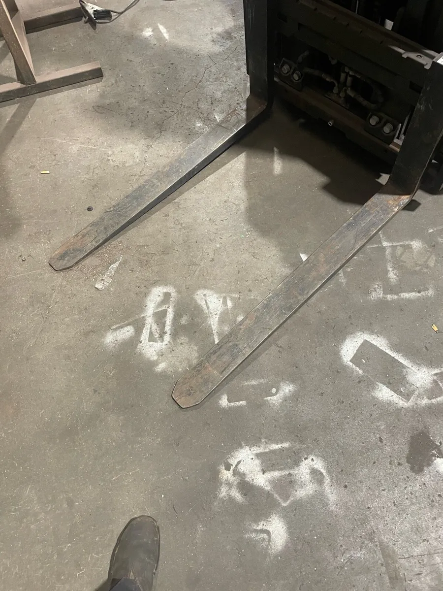 Forklift - Image 4