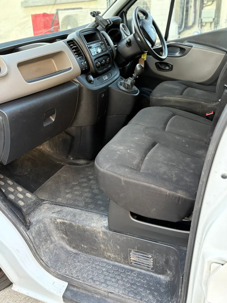 Renault traffic - Image 2