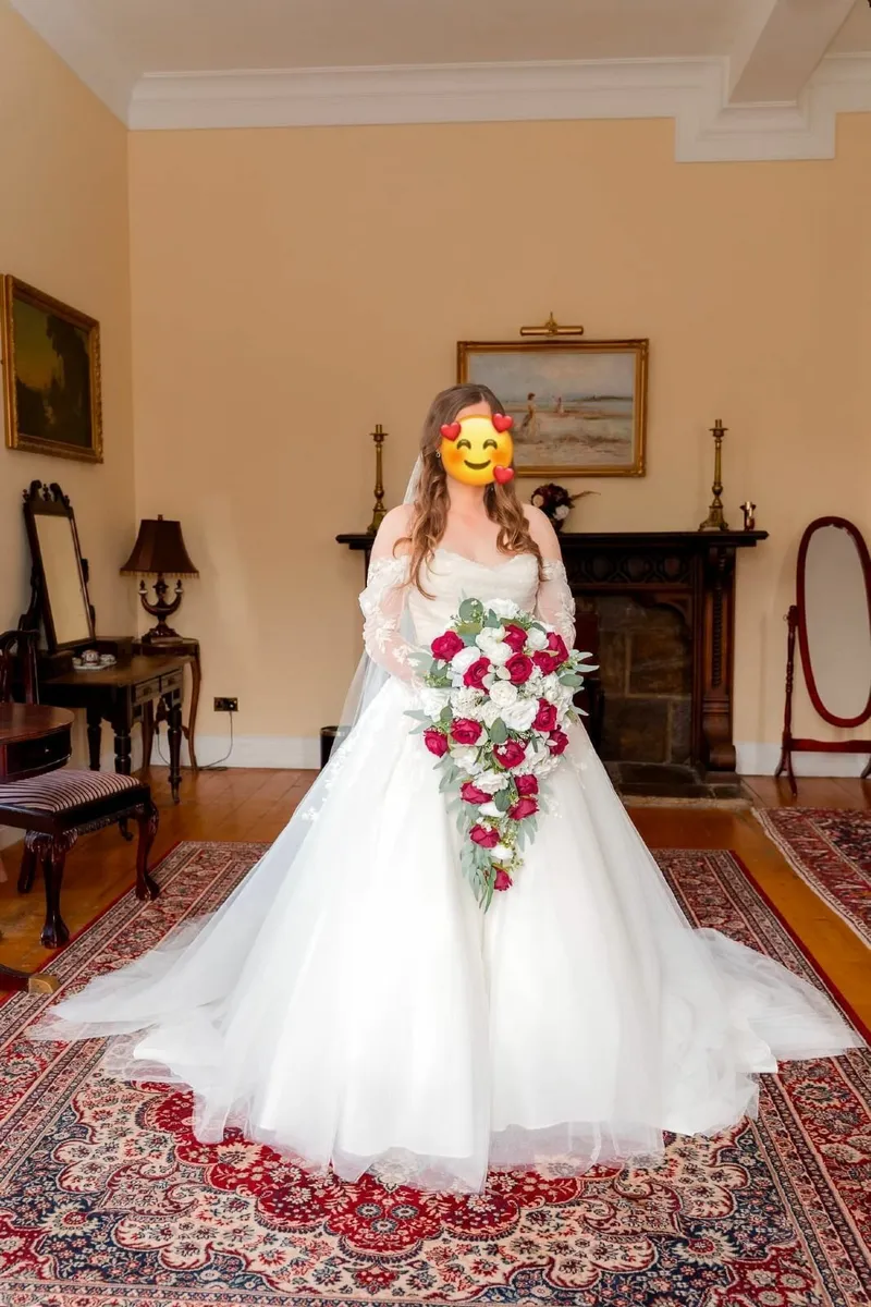 Wedding dress - Image 1