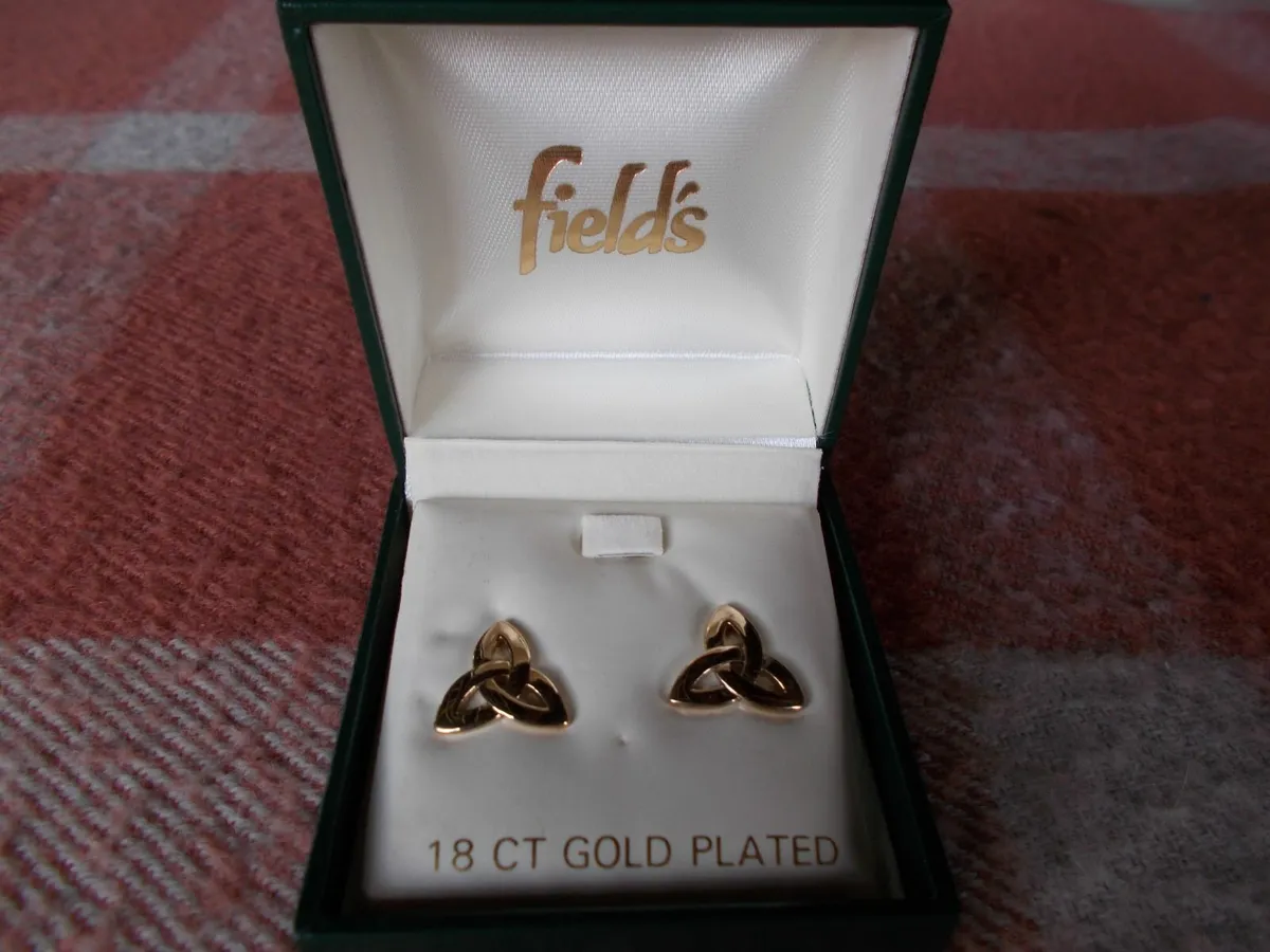 18 ct Gold Irish Celtic Trinity Knot Earrings - Image 1
