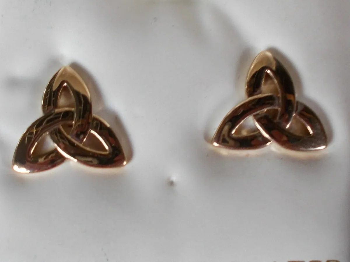18 ct Gold Irish Celtic Trinity Knot Earrings - Image 2