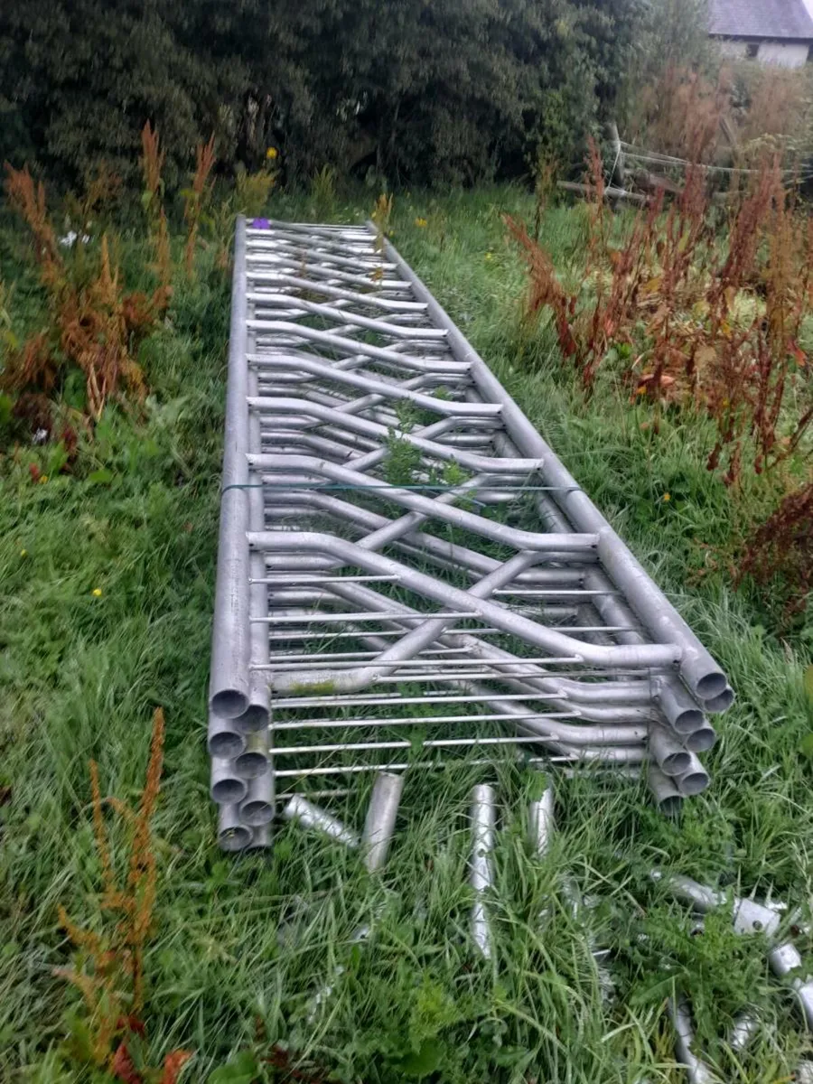 Cattle feeding barriers - Image 2
