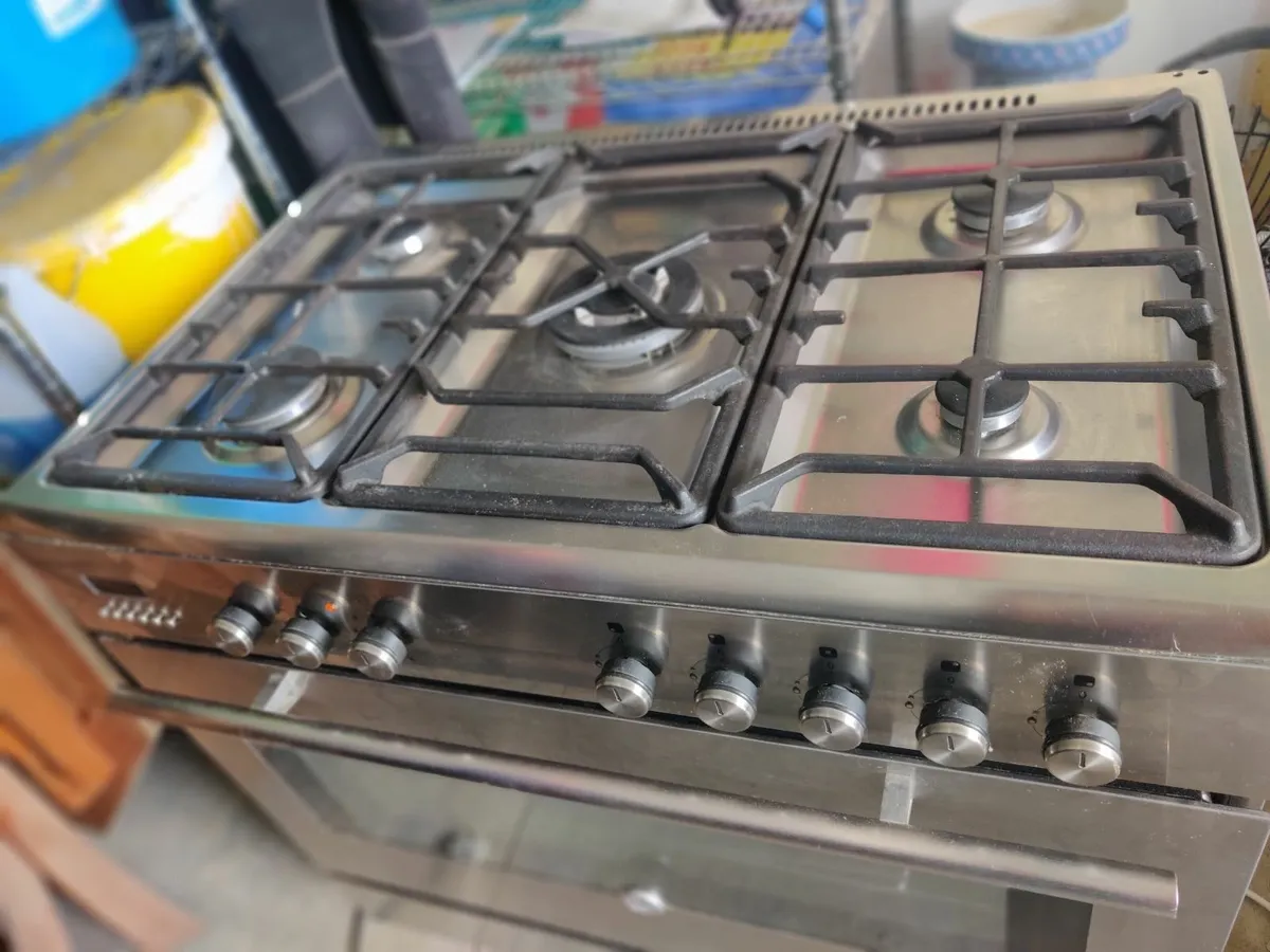 Gas/electric cooker - Image 1
