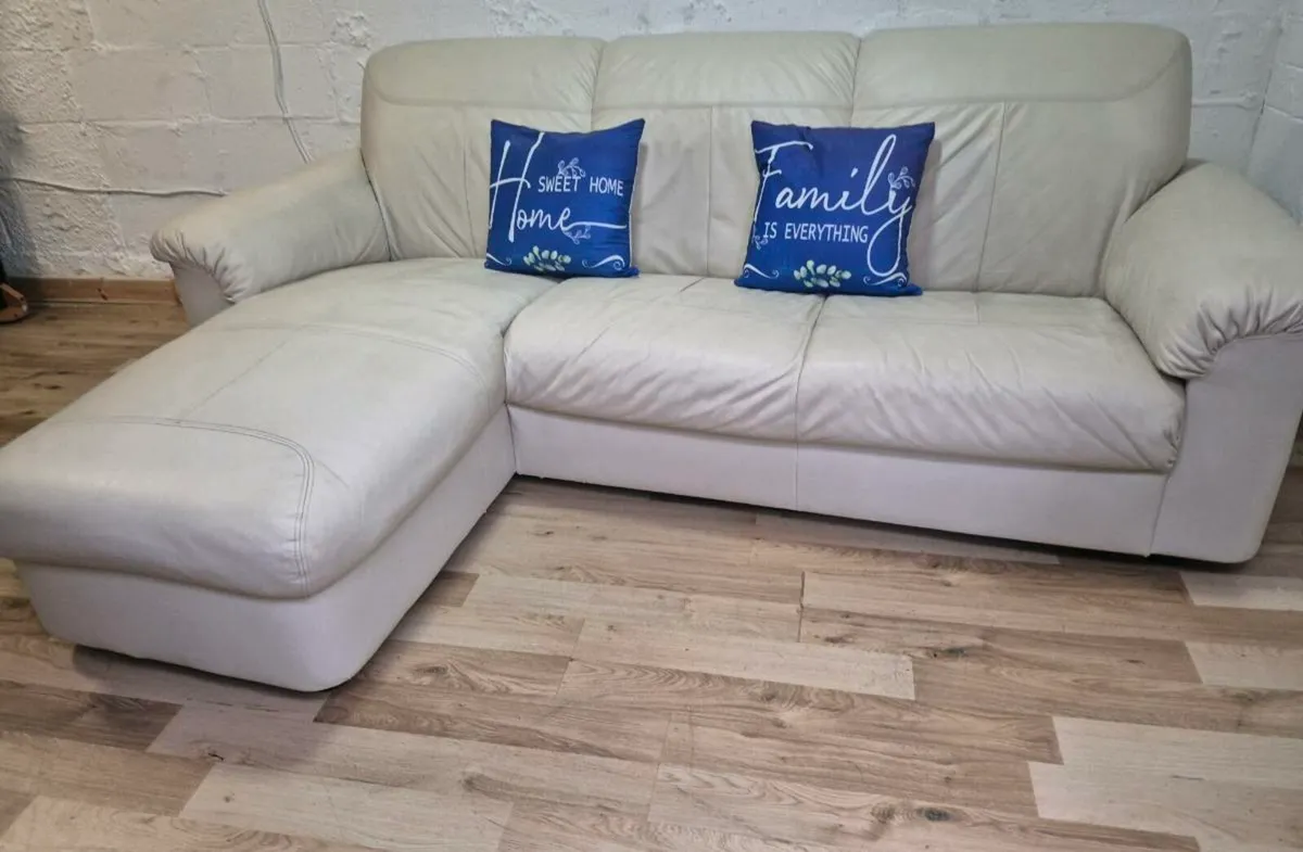 Small ikea corner couch with Delivery - Image 1