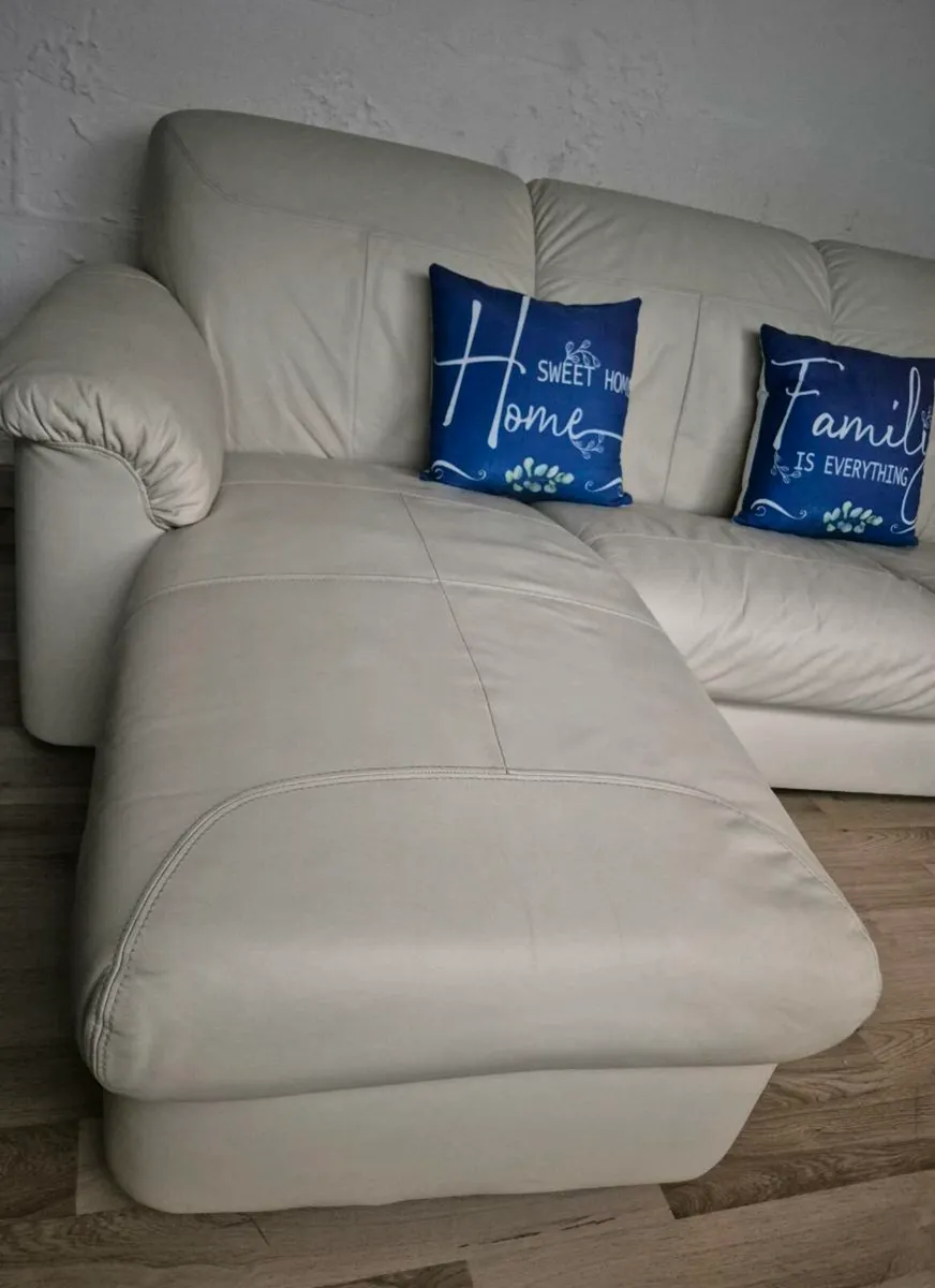 Small ikea corner couch with Delivery - Image 3