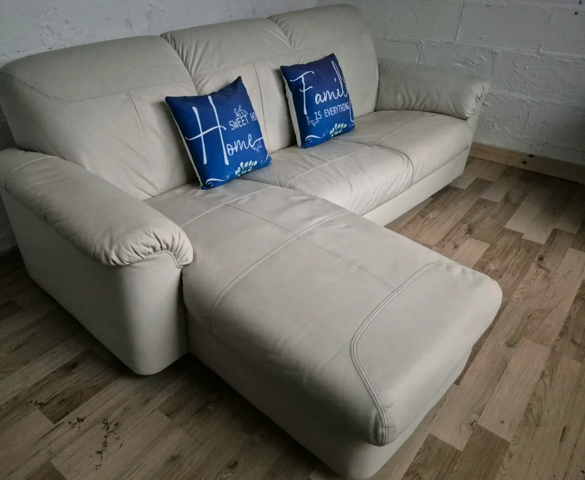 Small ikea corner couch with Delivery - Image 4