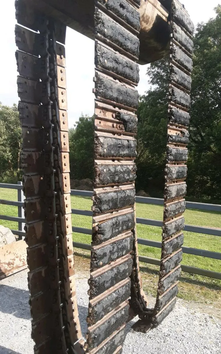 Excavator Steel Tracks - Image 2