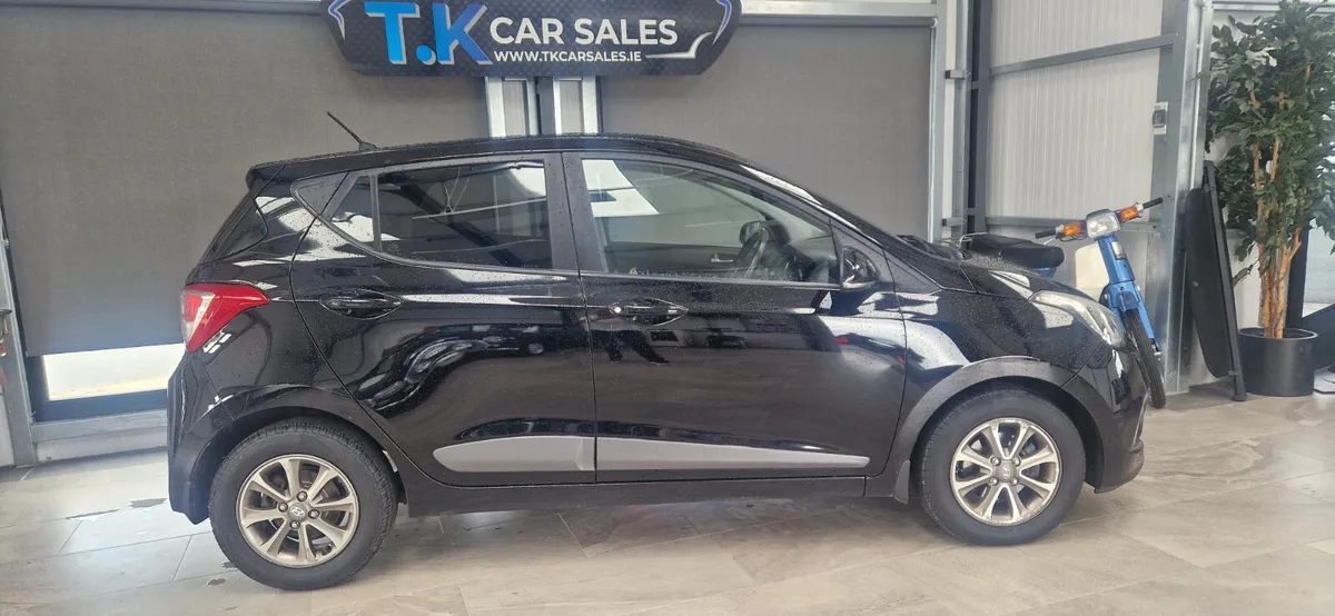 15 HYUNDAI i10 - Image 4