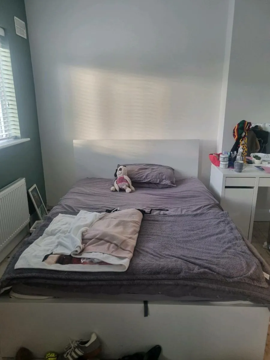 2 double beds - Image 1