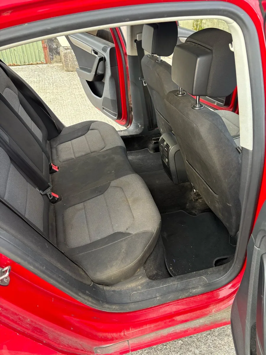 Volkswagen Passat 2012 - Image 4