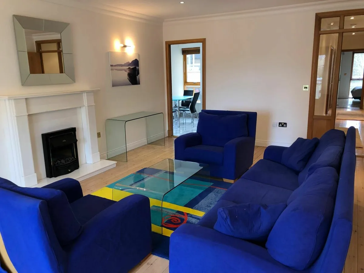 3 seater sofa and 2 armchairs